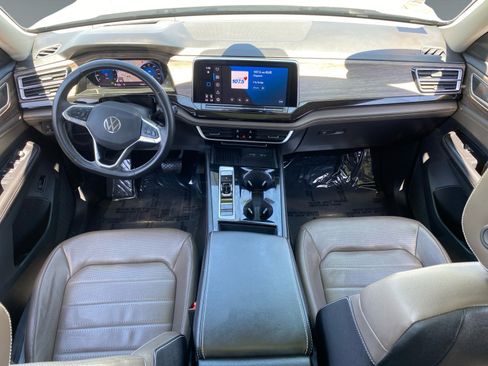 Used 2025 Volkswagen Atlas SEL AWD/4WD image 10