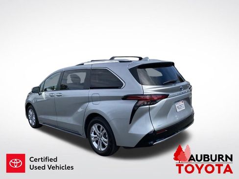 Used 2024 Toyota Sienna Platinum AWD/4WD image 6
