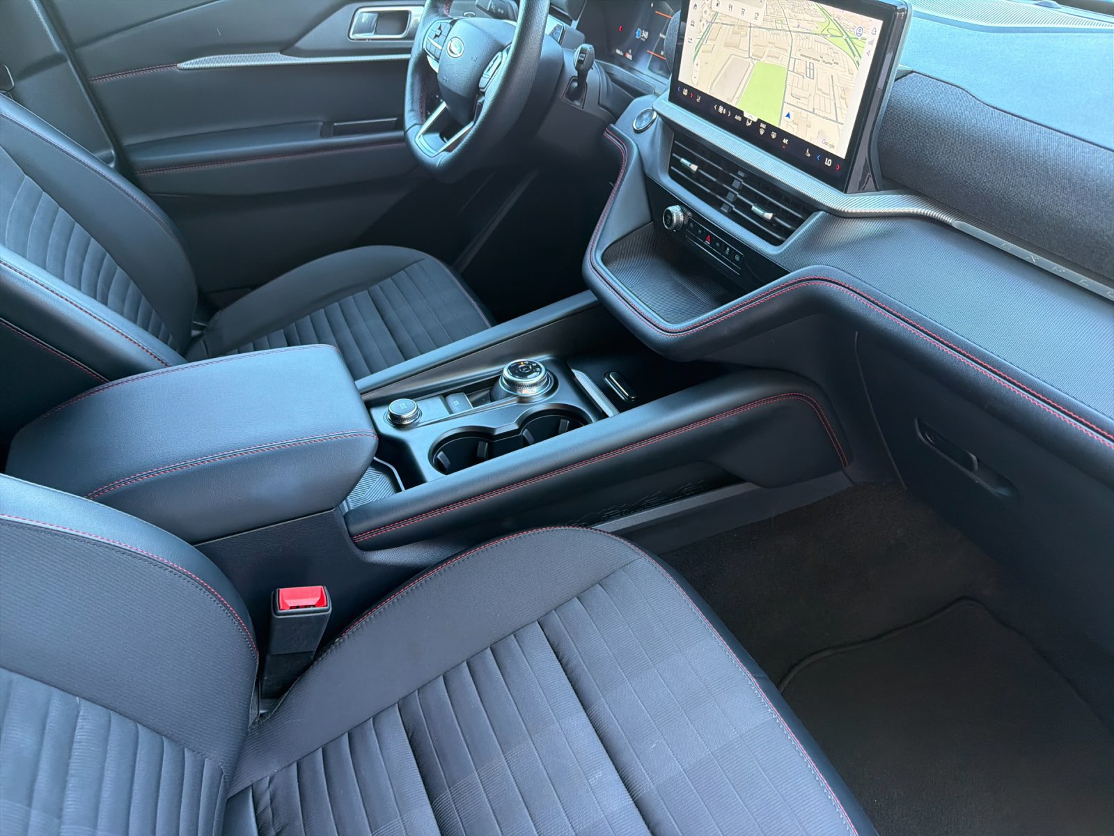 Used 2025 Ford Explorer ST-Line w/ ST-Line Street Pack AWD/4WD image 18