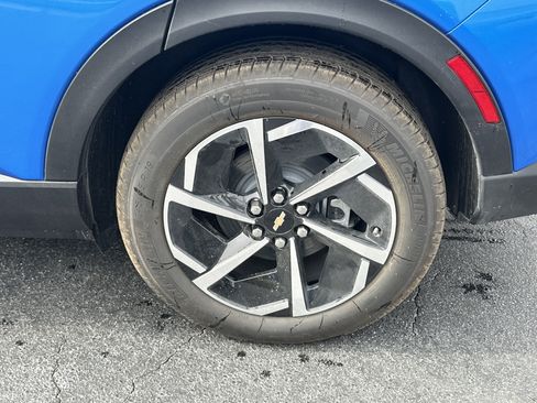 New 2026 Chevrolet Equinox EV LT image 18