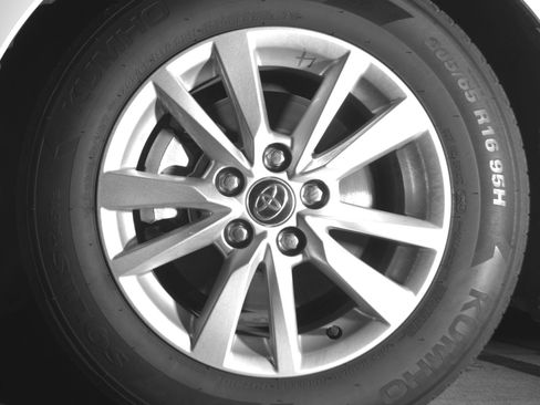 Used 2025 Toyota Camry LE image 12