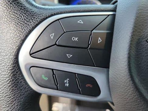Used 2020 Chrysler Voyager Lxi FWD image 23