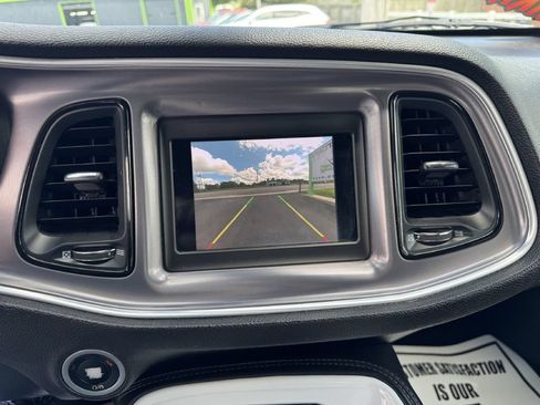 Used 2019 Dodge Challenger SXT RWD image 11