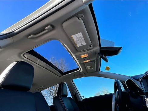 Used 2017 Toyota RAV4 Limited image 13