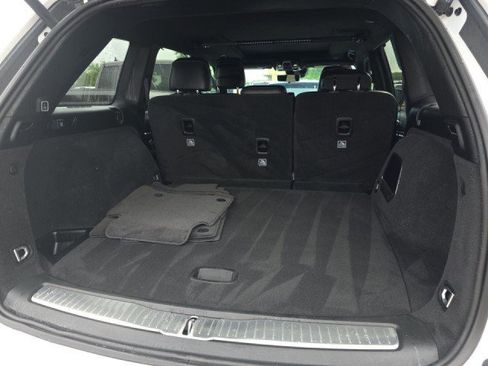 Used 2023 Jeep Grand Cherokee Overland w/ Luxury Tech Group IV AWD/4WD image 12