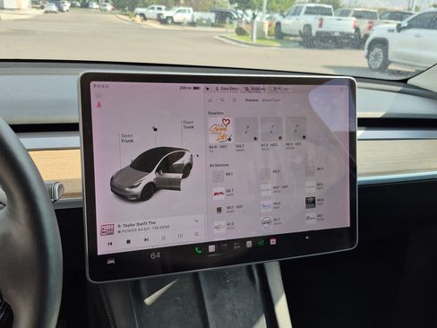 Used 2021 Tesla Model Y Long Range AWD/4WD image 21