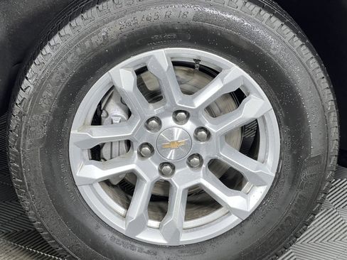 Used 2025 Chevrolet Suburban LT w/ Comfort Package image 15