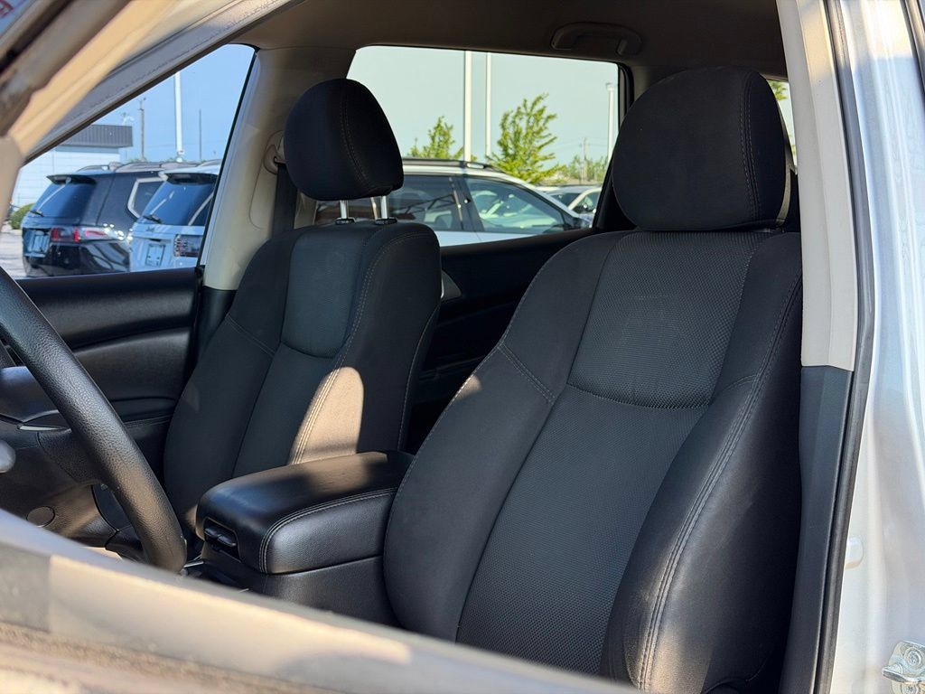 Used 2020 Nissan Pathfinder S FWD image 13