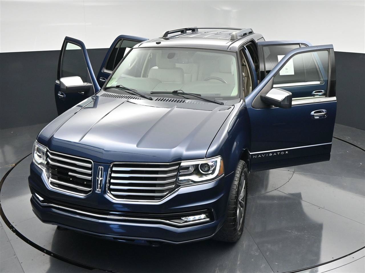 Used 2017 Lincoln Navigator Select AWD/4WD image 36