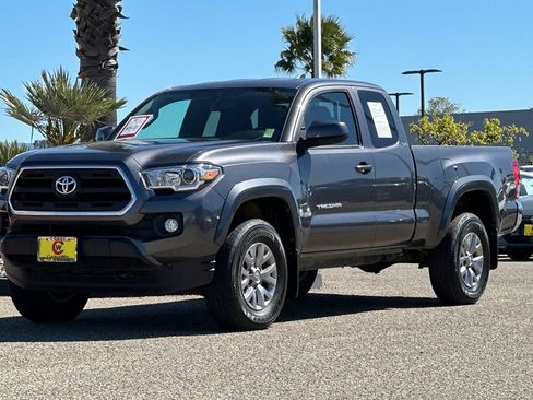 Used 2017 Toyota Tacoma SR5 w/ Tow Package image 8
