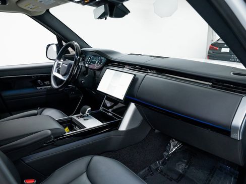 Used 2025 Land Rover Range Rover SE image 23