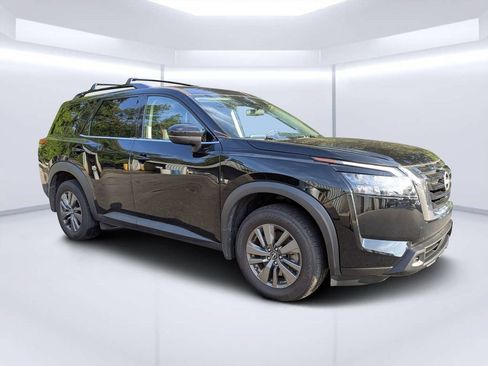Used 2023 Nissan Pathfinder SV FWD image 1