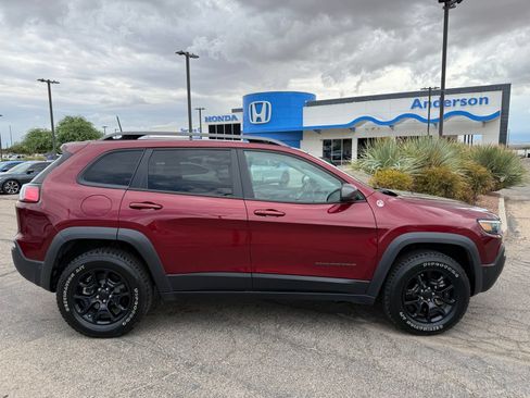 Used 2021 Jeep Cherokee Trailhawk w/ Technology Group AWD/4WD image 4