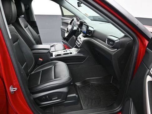 Used 2024 Ford Explorer XLT w/ Equipment Group 202A image 18