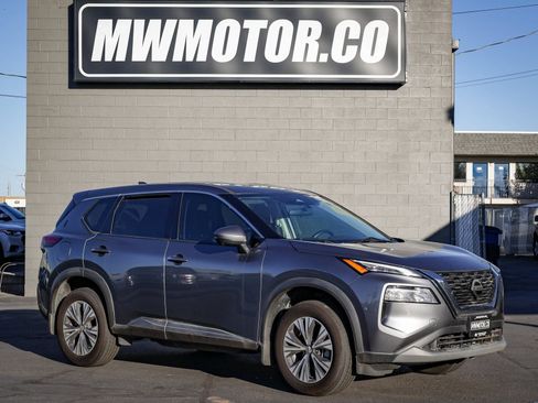 Used 2021 Nissan Rogue SV image 1