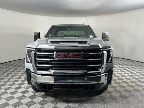 Used 2024 GMC Sierra 2500 SLT w/ SLT Premium Package image 6