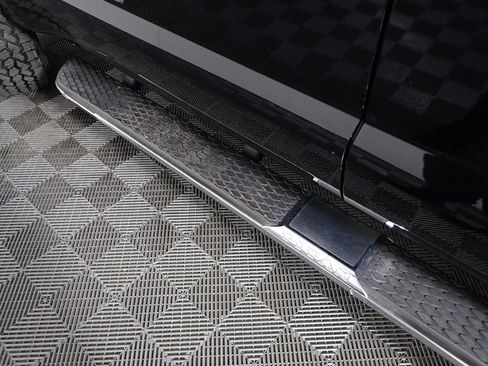 Used 2016 Nissan Titan SL image 24