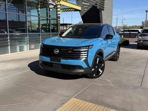 Used 2025 Nissan Kicks SR image 2