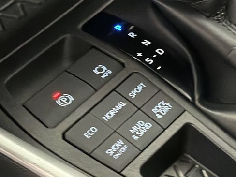 Used 2023 Toyota RAV4 LE AWD/4WD image 29