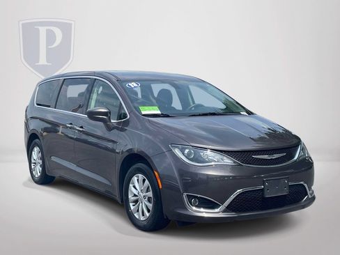 Certified 2018 Chrysler Pacifica Touring Plus FWD image 2