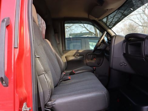 Used 2006 GMC TopKick C4500 2WD Regular Cab image 15