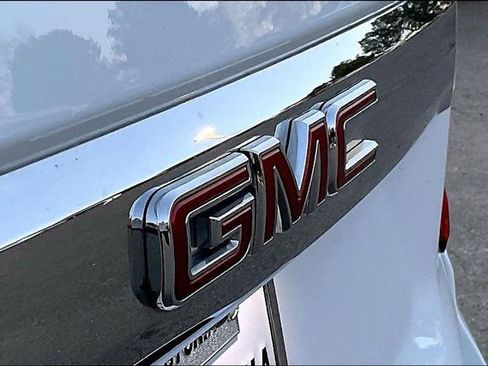 Used 2024 GMC Yukon XL SLT w/ SLT Luxury Package image 23