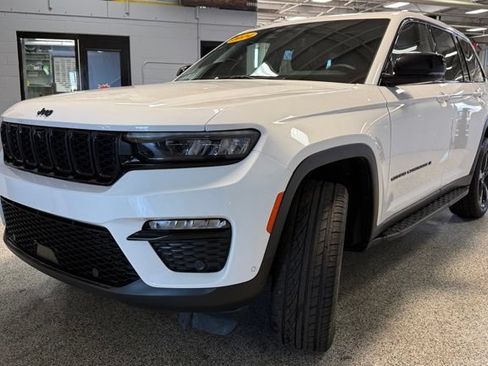 Used 2024 Jeep Grand Cherokee Limited w/ Luxury Tech Group II AWD/4WD image 3