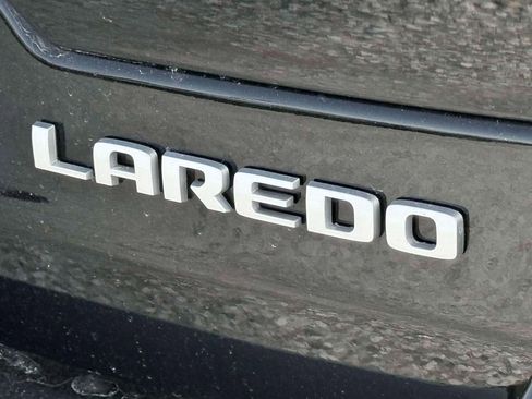 New 2025 Jeep Grand Cherokee Laredo w/ Luxury Tech Group I image 9