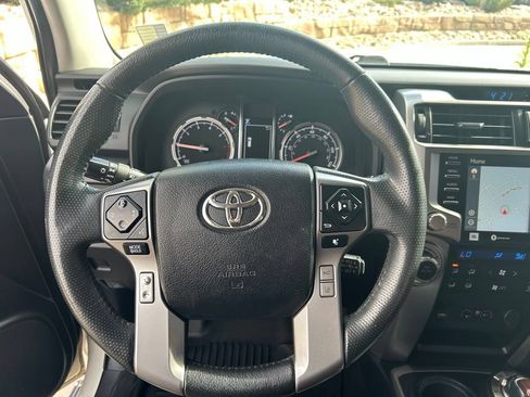 Used 2020 Toyota 4Runner Limited AWD/4WD image 23