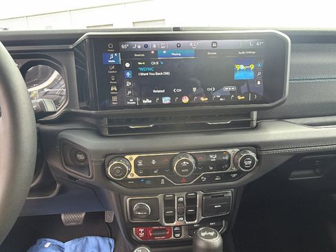 Used 2025 Jeep Wrangler Unlimited Rubicon 4xe w/ Safety Group AWD/4WD image 31