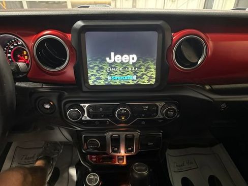 Used 2022 Jeep Wrangler Rubicon w/ Cold Weather Group AWD/4WD image 8