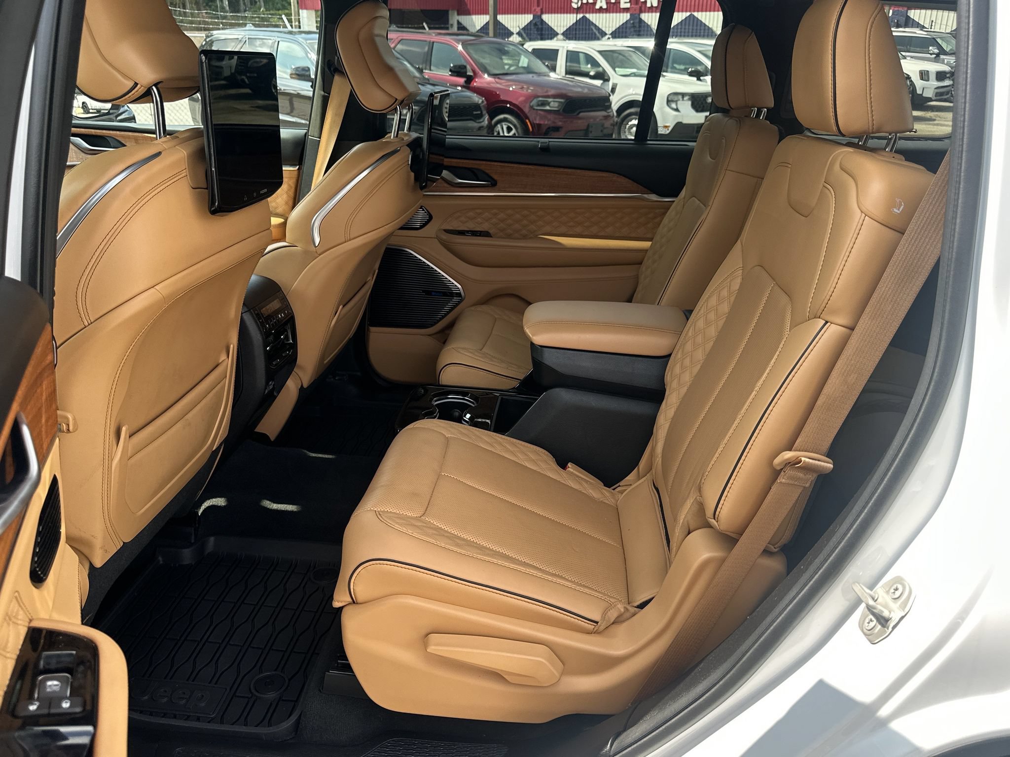 Used 2023 Jeep Grand Cherokee L Summit AWD/4WD image 20