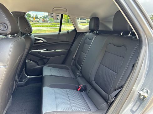Used 2025 Chevrolet Trax LT FWD image 13