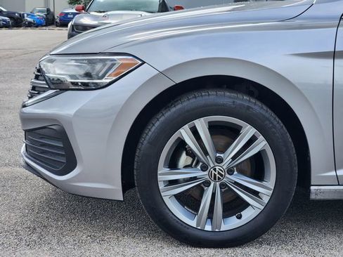 Used 2024 Volkswagen Jetta SE image 5