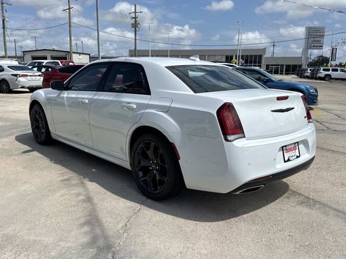 Used 2023 Chrysler 300 Touring L RWD image 5