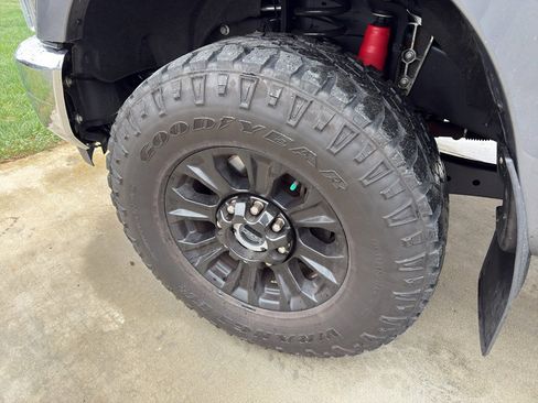 Used 2022 Ford F250 Lariat w/ Tremor Off-Road Package image 4