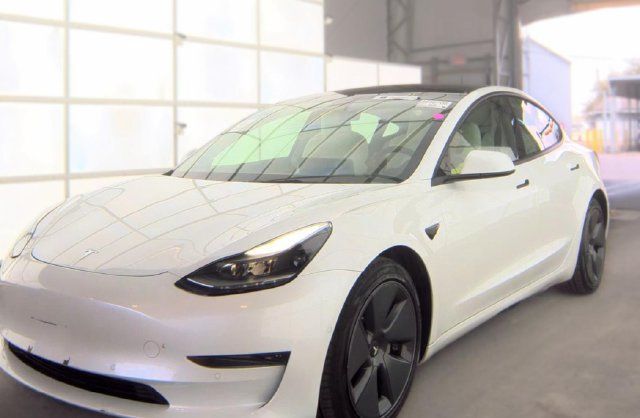 Used 2022 Tesla Model 3 Standard Range RWD image 1