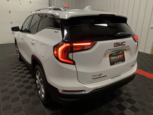 Used 2021 GMC Terrain SLT image 13