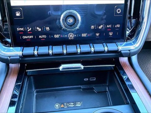 Used 2025 GMC Yukon XL Denali AWD/4WD image 16