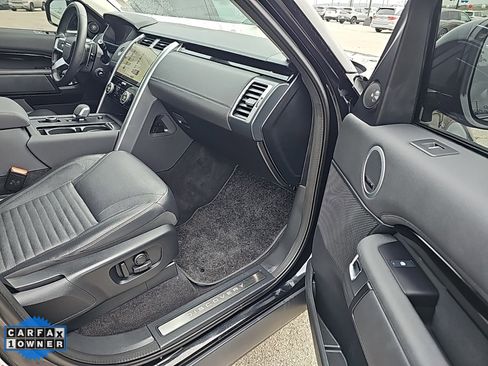 Used 2024 Land Rover Discovery S image 18