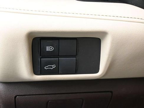 Used 2022 Toyota Highlander XLE FWD image 16