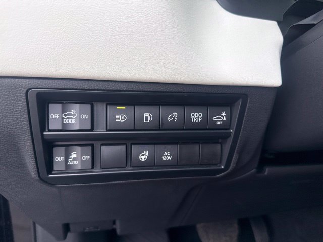 Used 2023 Toyota Sequoia Capstone AWD/4WD image 27