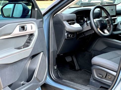 Used 2025 Ford Explorer Active RWD image 8