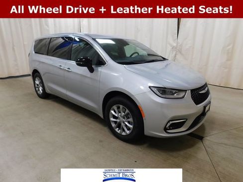 New 2026 Chrysler Pacifica Select image 1