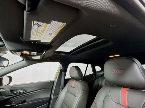 New 2025 Chevrolet Trax RS w/ Sunroof Package image 17