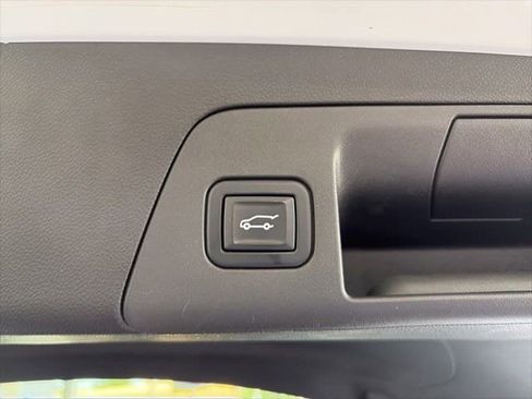 Used 2021 Buick Envision Essence w/ Technology Package I FWD image 15
