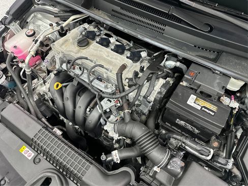 Used 2021 Toyota Corolla LE image 23