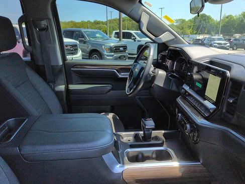 Used 2023 Chevrolet Silverado 1500 LT w/ Z71 Off-Road Package AWD/4WD image 10