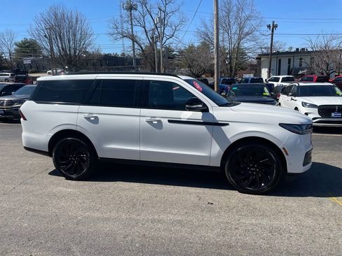 Used 2025 Lincoln Navigator Reserve w/ Jet Appearance Package AWD/4WD image 8
