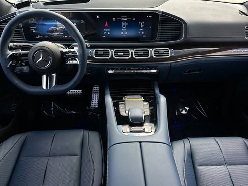 New 2025 Mercedes-Benz GLS 580 4MATIC image 2